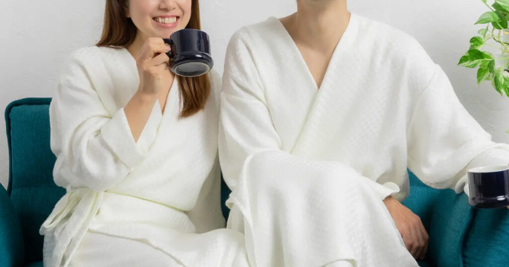 薄くて軽い今治ローブ～シルクのような光沢“わた音シルキーローブ”の魅力（衿付き・シンプル2タイプ）～