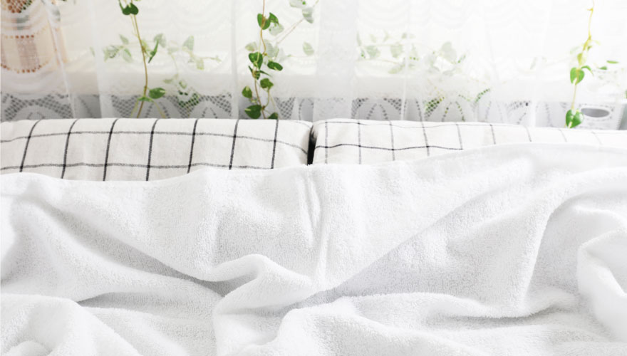 夏の睡眠、快眠の為の寝具選び。タオルケットの魅力